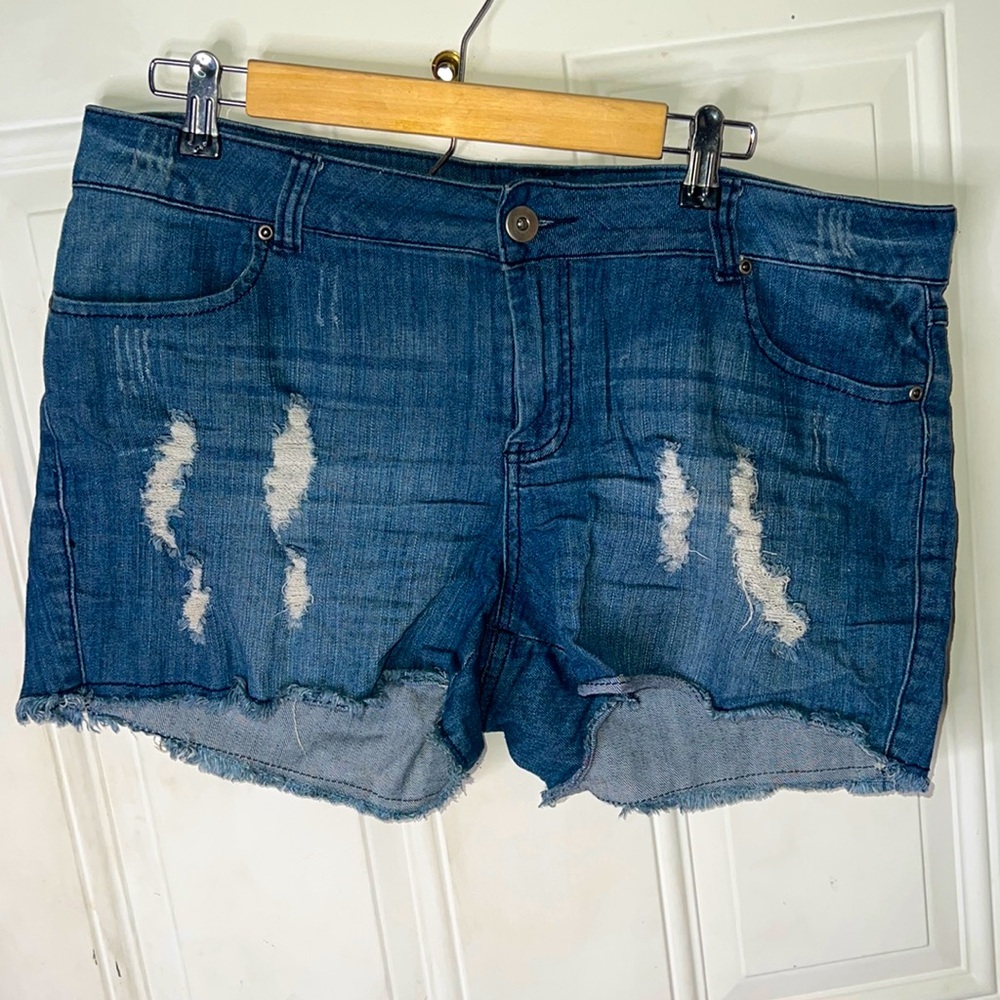 Distressed Jean Shorts w/ Studded Back Pockets Sz 14